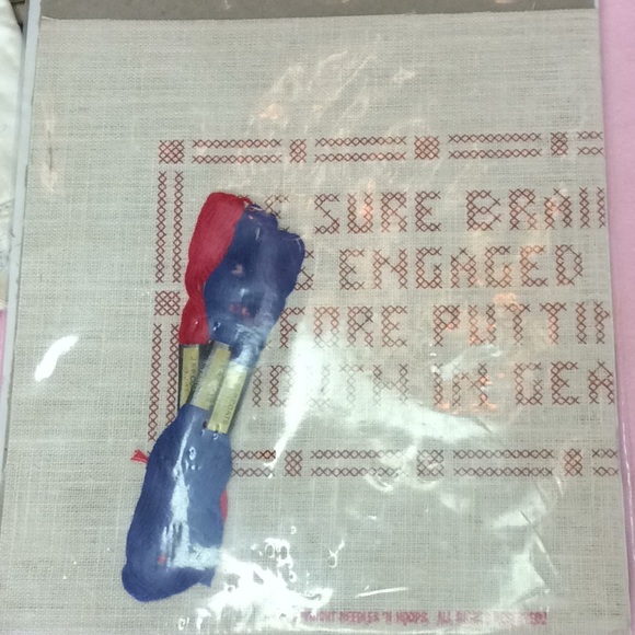 FINAL SALE PRICE 2 New Cross Stitch Kits + 3 Vintage Items - Picture 5 of 6